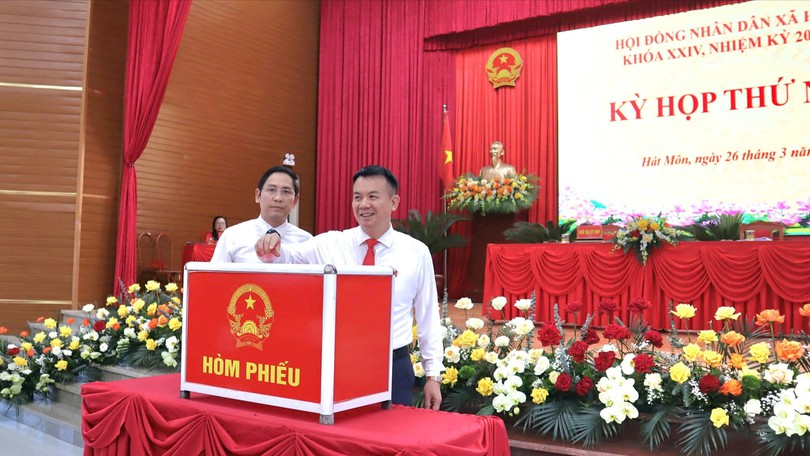 Hát Môn bầu các chức danh lãnh đạo HĐND, UBND nhiệm kỳ mới