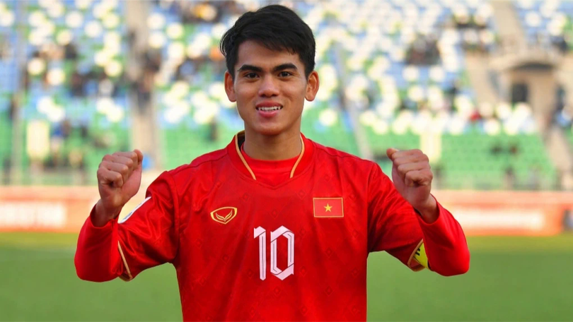 Tiền vệ Khuất Văn Khang dính chấn thương