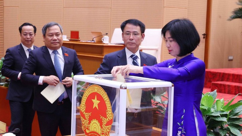 Đồng chí Phùng Thị Hồng Hà tiếp tục được bầu giữ chức vụ Chủ tịch HĐND thành phố Hà Nội khóa XVII