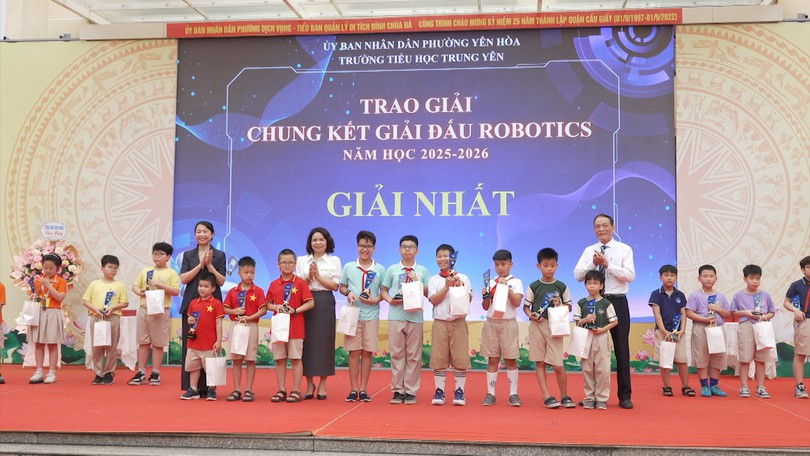 Sôi động ngày hội AI, STEM, Robotics tại Trường Tiểu học Trung Yên