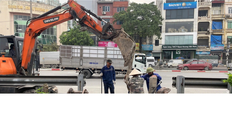 Hà Nội đóng hàng chục lối đi tự mở qua đường sắt Bắc – Nam