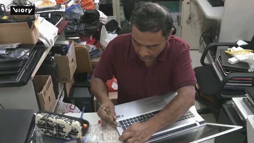 Mexico: Giáo sư đại học sửa máy tính để tặng sinh viên