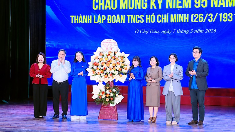 Phường Ô Chợ Dừa tuyên truyền về bầu cử cho sinh viên