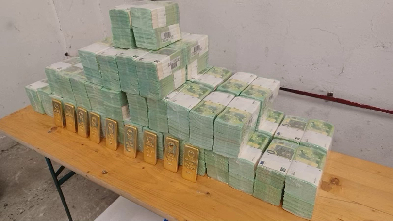 Ukraine yêu cầu Hungary trả lại hàng chục triệu USD và vàng
