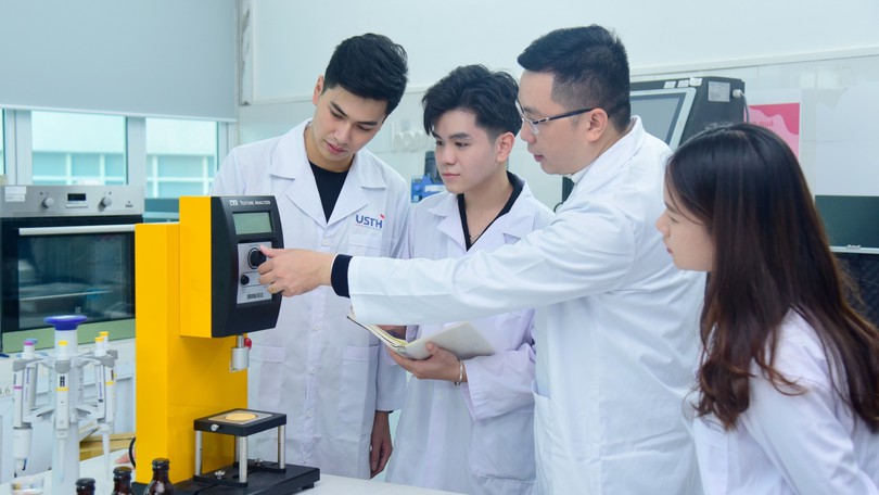 Ươm mầm nhân lực tài năng thời công nghệ