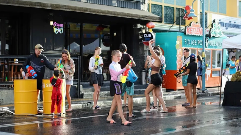 Lễ hội Songkran trầm lắng vì giá nhiên liệu tăng cao