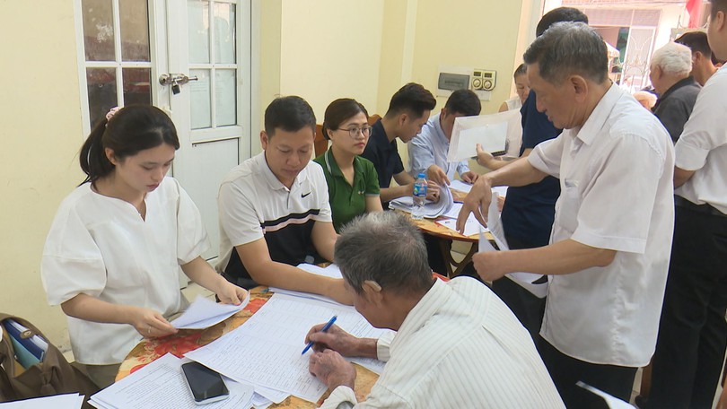 Người dân phấn khởi nhận tiền GPMB, ủng hộ dự án KĐT Thể thao