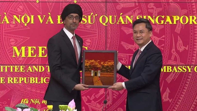 Hà Nội - Singapore hợp tác đào tạo, bồi dưỡng cán bộ