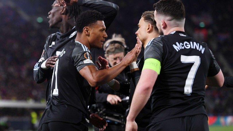 Aston Villa rộng đường vào bán kết UEFA Europa League