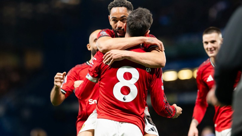 Manchester United rời Stamford Bridge với 3 điểm