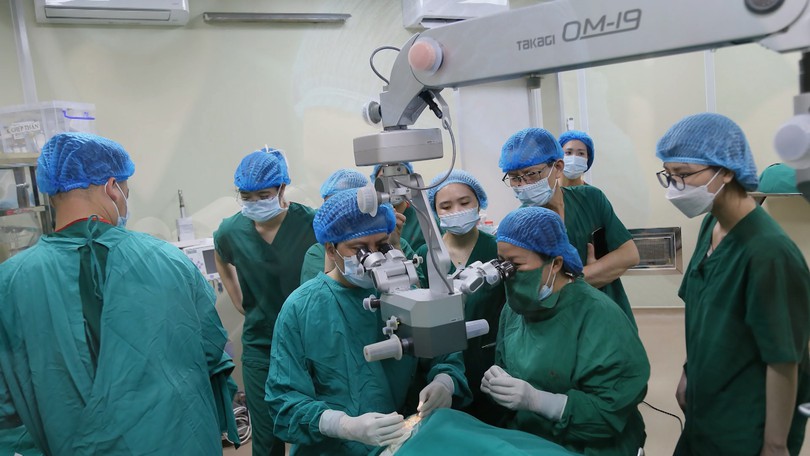 Đem ánh sáng trở lại cho bệnh nhân mắc loạn dưỡng giác mạc bẩm sinh
