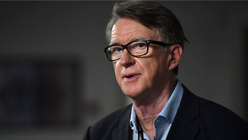 Bê bối Peter Mandelson làm rung chuyển chính trường Anh