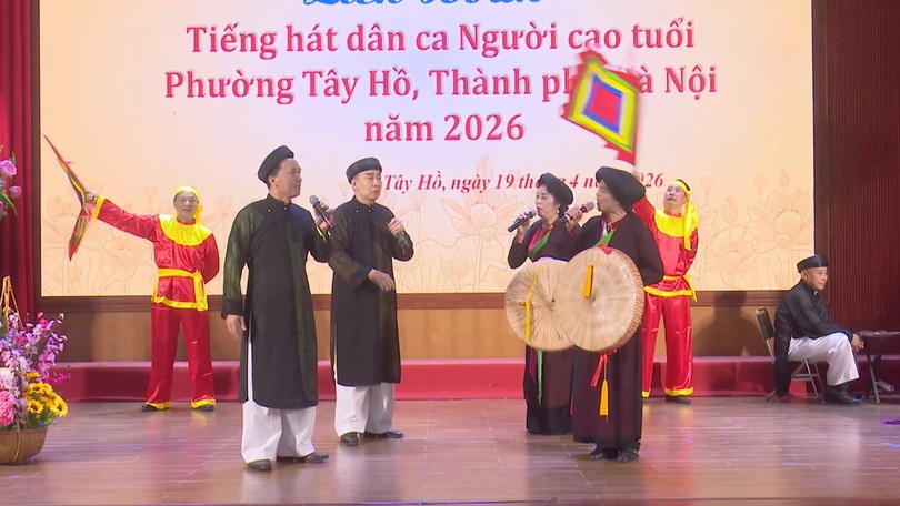Sôi nổi Liên hoan Tiếng hát dân ca Người cao tuổi phường Tây Hồ