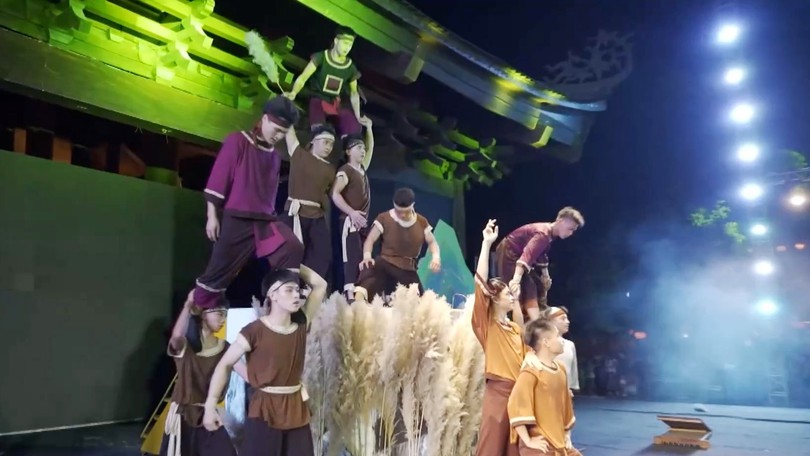 Níu chân du khách bằng show diễn thực cảnh giữa lòng di sản
