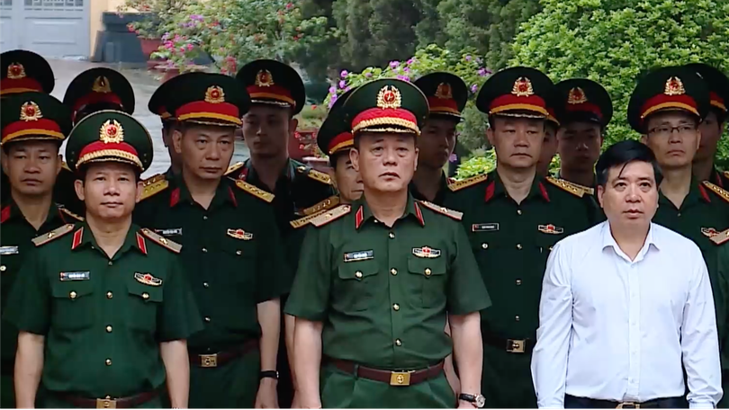 Bộ Tư lệnh Thủ đô dâng hương tưởng niệm Anh hùng liệt sĩ
