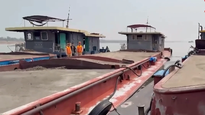 Phát hiện nhiều tàu chở cát vi phạm trên tuyến sông Hồng