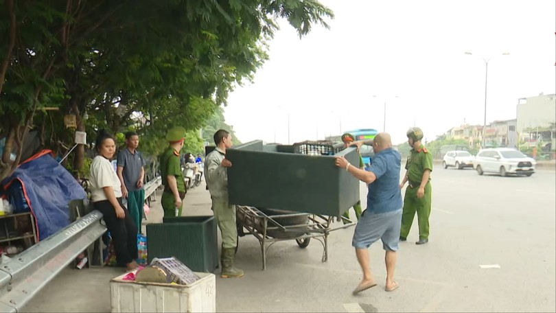 Xã Thiên Lộc giải tỏa vi phạm trên đường Võ Văn Kiệt