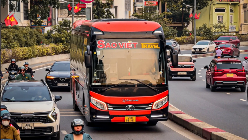 Vì sao giá xăng dầu giảm, giá vé xe khách vẫn tăng?