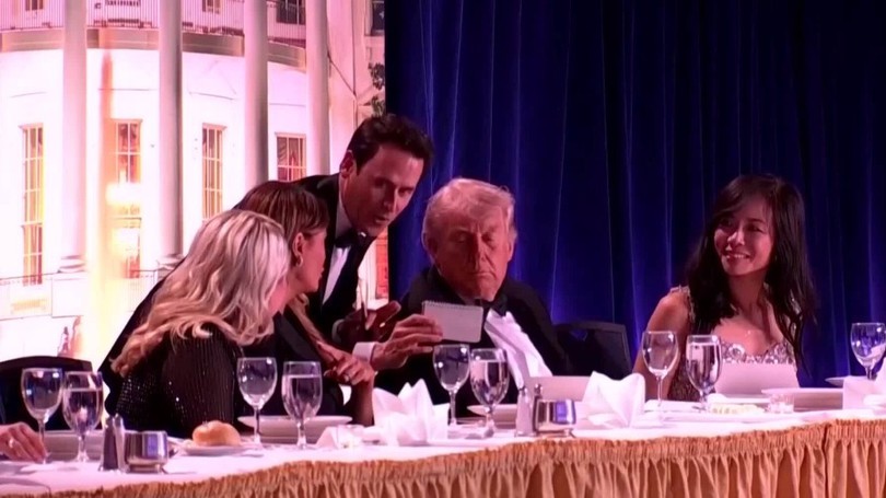 Ông Trump sơ tán sau vụ nổ súng tại khách sạn Hilton