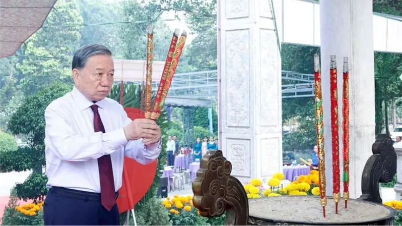 Tổng Bí thư, Chủ tịch nước Tô Lâm dâng hương tại Nghĩa trang liệt sĩ Tân Biên