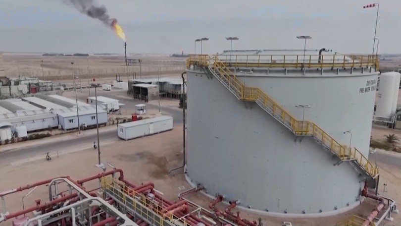 Giá dầu tăng trở lại khi Hormuz tiếp tục bị phong tỏa