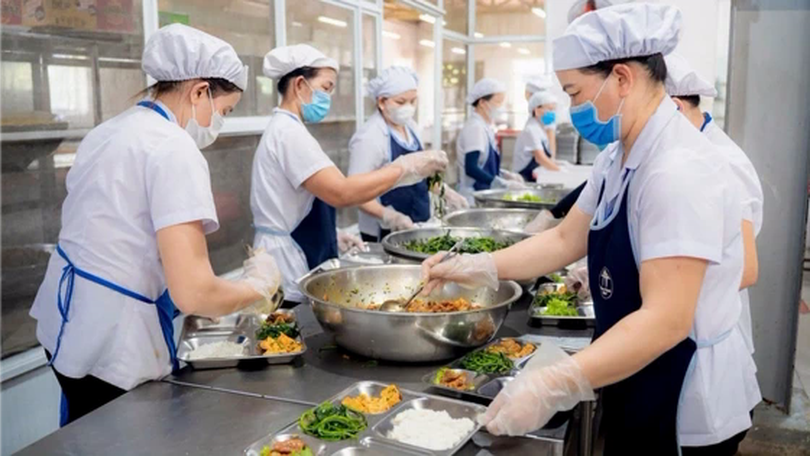 Hà Nội vào cuộc giám sát bếp ăn tập thể, ngăn ngộ độc thực phẩm