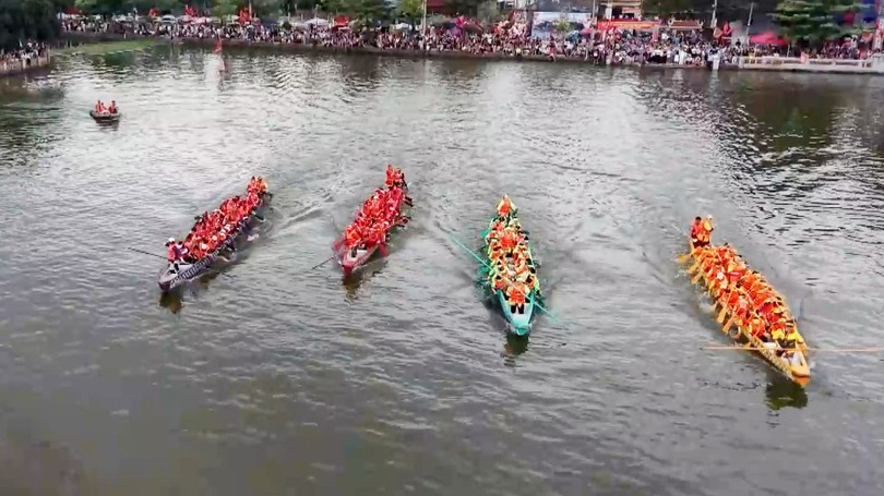 Gìn giữ bản sắc cộng đồng qua hội đua thuyền rồng