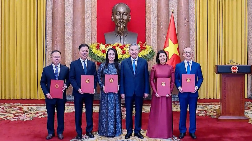 Trao quyết định bổ nhiệm 5 đại sứ Việt Nam tại nước ngoài