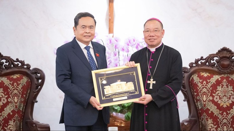 Chủ tịch Quốc hội thăm, chúc mừng Tổng Giáo phận Hà Nội