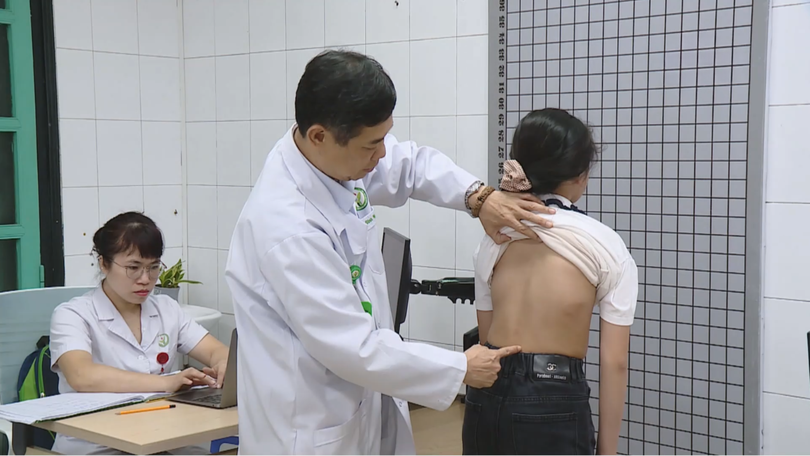 Phát hiện vẹo cột sống muộn giảm chất lượng điều trị