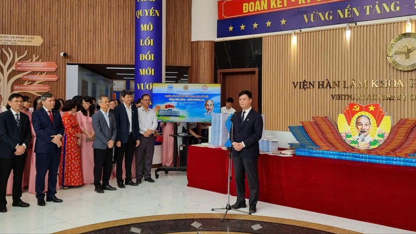 Khai mạc trưng bày 'Vững nền tảng - Sáng tương lai'