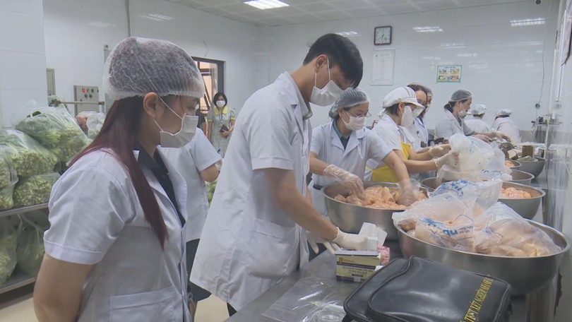 Phường Khương Đình siết chặt an toàn thực phẩm bếp ăn bán trú