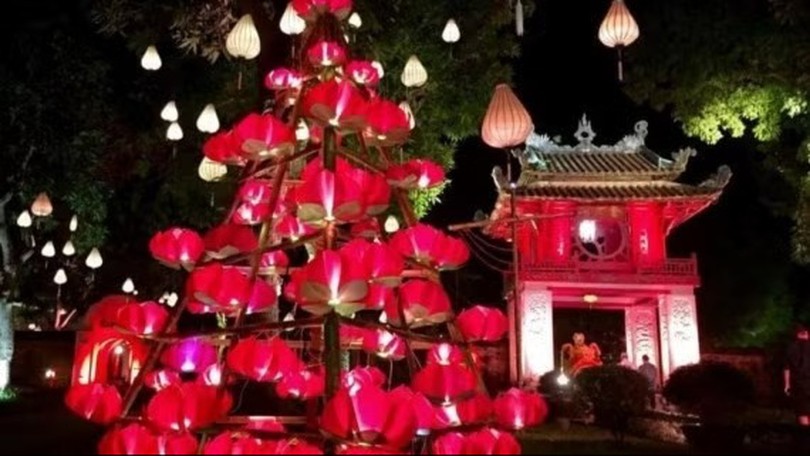 Không gian trưng bày đèn lồng độc đáo tại Văn Miếu