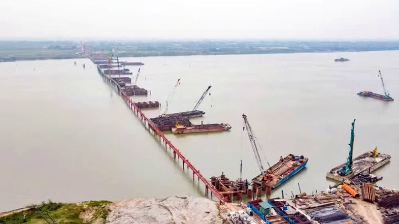 Thi công xuyên nghỉ lễ trên các công trình cầu vượt sông Hồng