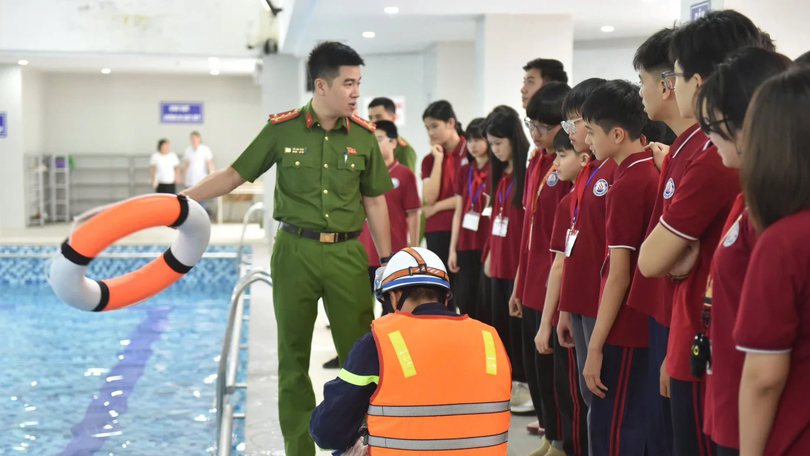Cảnh sát PCCC&CNCH tuyên truyền phòng ngừa đuối nước cho học sinh