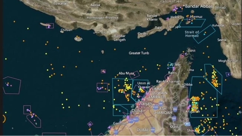 Iran cấp phép cho 30 tàu đi qua eo Hormuz trong một ngày