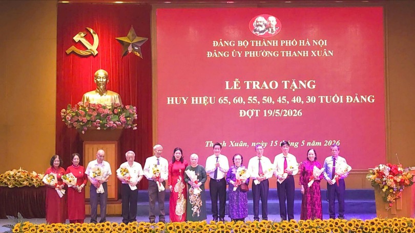 173 đảng viên phường Thanh Xuân nhận Huy hiệu Đảng