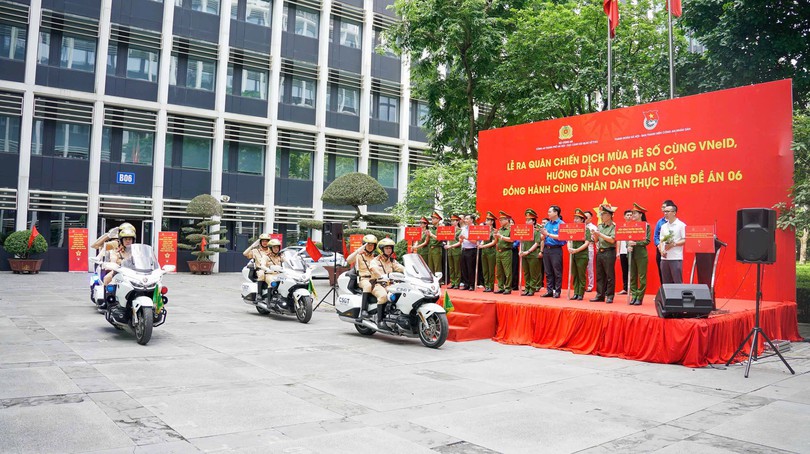 Bộ Công an triển khai 'Chiến dịch Mùa hè số cùng VNeID'