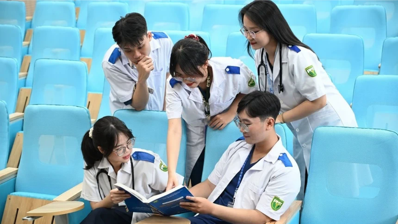 Hàng loạt trường đại học tăng học phí