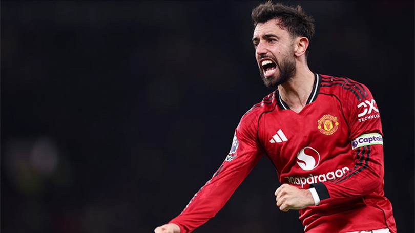 Bruno Fernandes lập hat-trick giải thưởng
