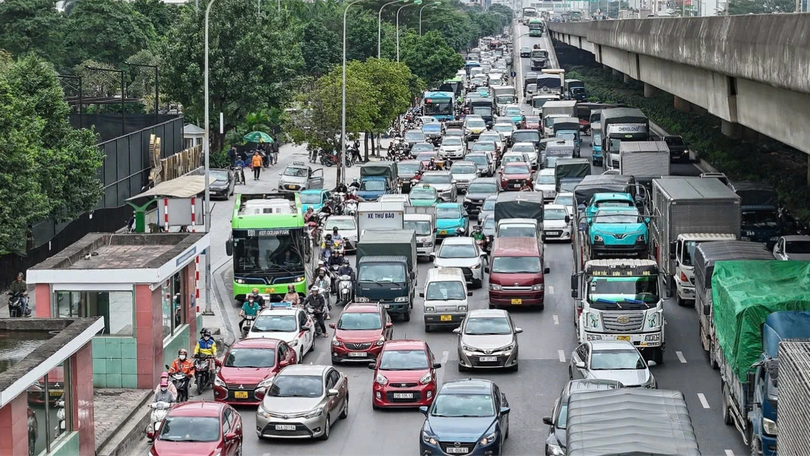 Hà Nội tính phương án xén dải phân cách để giảm ùn tắc