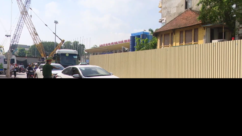 Phối hợp giảm ùn tắc quanh khu vực Bệnh viện Tim Hà Nội