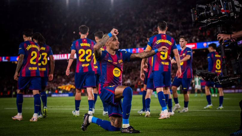 Barcelona tái lập kỳ tích toàn thắng trên sân nhà tại La Liga