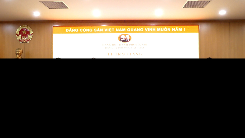 97 đảng viên phường Cầu Giấy nhận Huy hiệu Đảng đợt 19/5