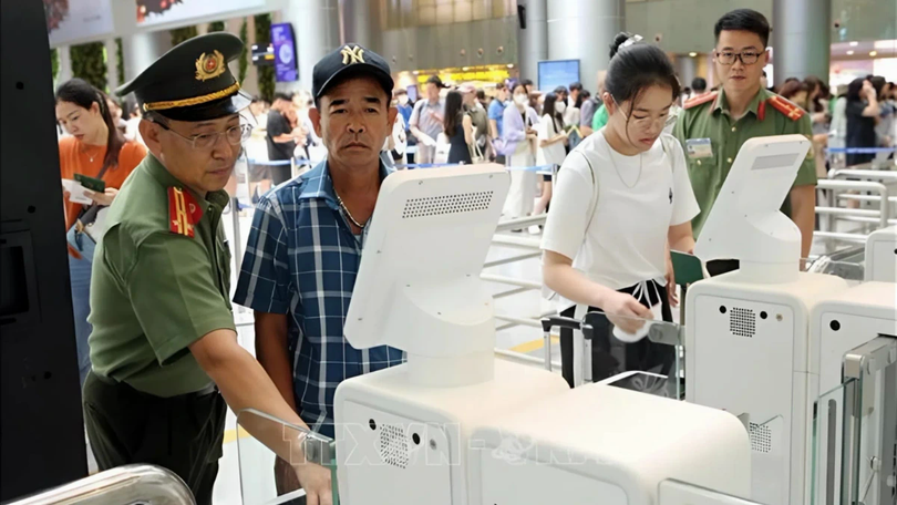 Khai báo sai số ngoại tệ, vàng khi xuất cảnh có thể bị phạt tới 50 triệu đồng