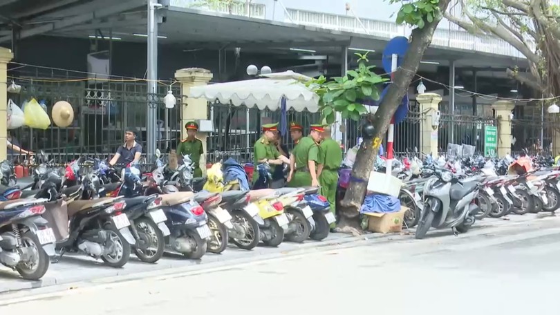 Hà Nội áp dụng mức phí mới sử dụng hè phố, lòng đường