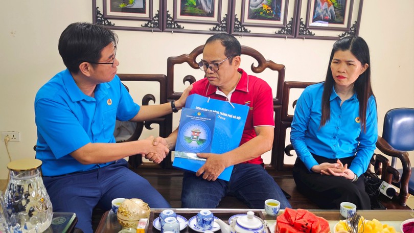 Công đoàn Hà Nội hỗ trợ công nhân bị tai nạn lao động
