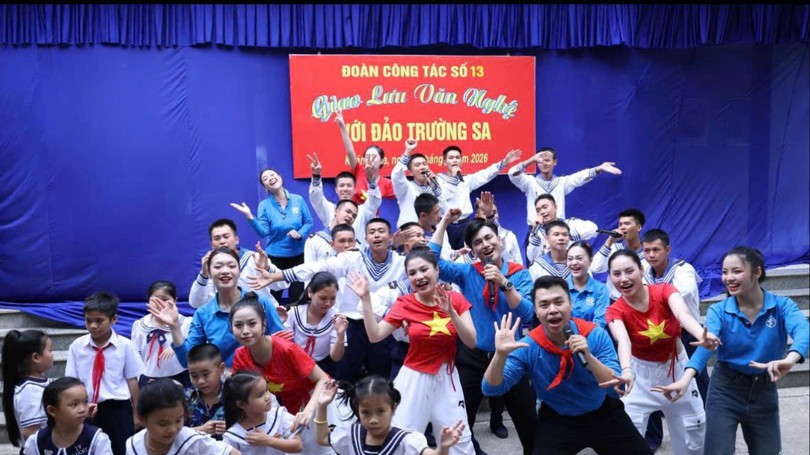 Tuổi trẻ Thủ đô mang tiếng hát đến Trường Sa thân yêu