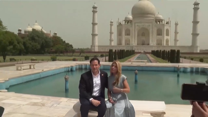 Ngoại trưởng Mỹ thăm đền Taj Mahal trong chuyến công du Ấn Độ