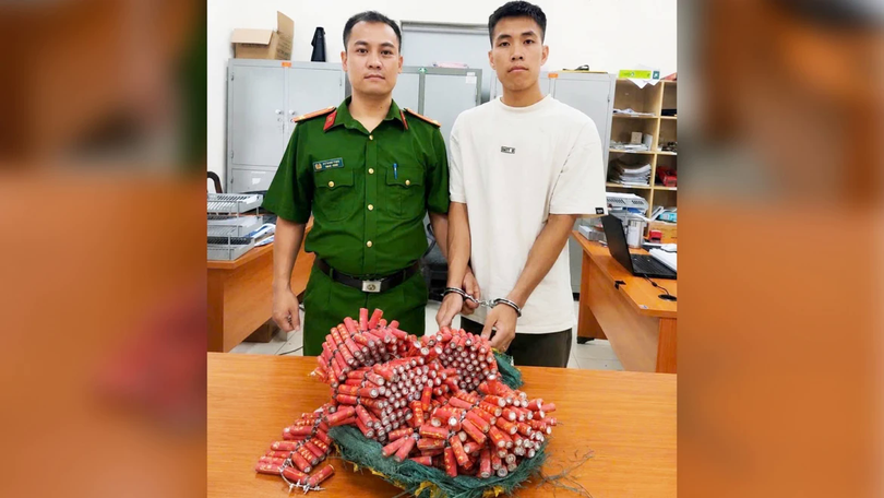 Công an xã Hạ Bằng bắt giữ đối tượng buôn bán pháo nổ